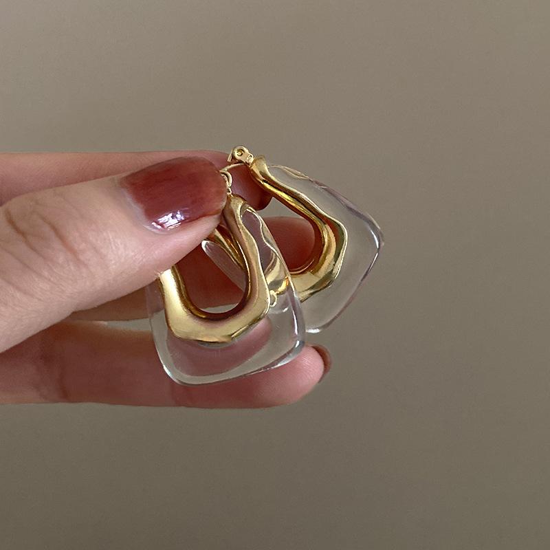 Korean retro geometric U-shaped resin ear buckle temperament simple earrings Mori Hong Kong style fashion fairy personalized earrings