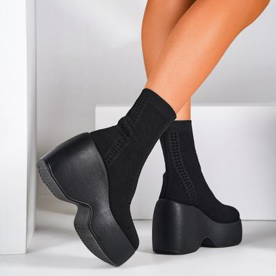 Damensockenstiefel Damenschuhe 2025 Neue europäische und amerikanische Mode Dickbesohlte Strickschuhe für Damen Plateaustiefel