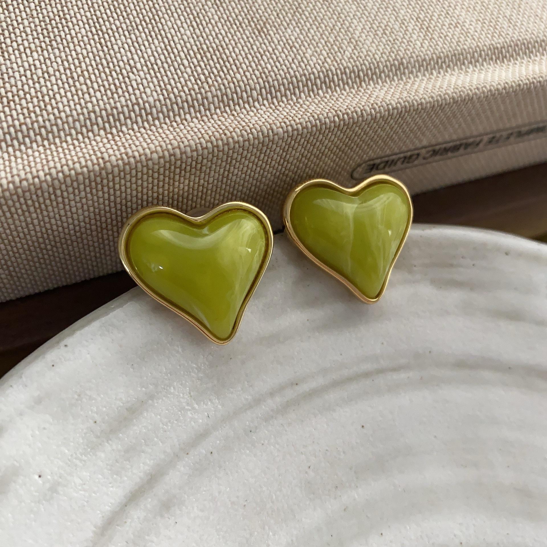 

Винтажные серьги-гвоздики из желейной смолы Love, женские, милые и симпатичные, серьги в форме персикового сердца для девушек, серьги в форме персика Niche Design