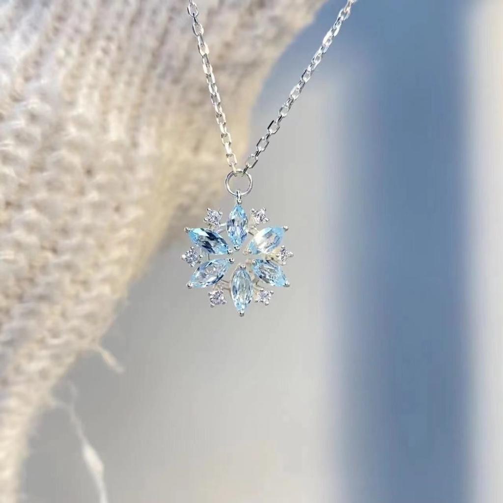 Ice Blue Zircon Snowflake Necklace Women'S Fresh And Versatile Niche Design Sense Collarbone Chain Light Luxury High-End Accessories