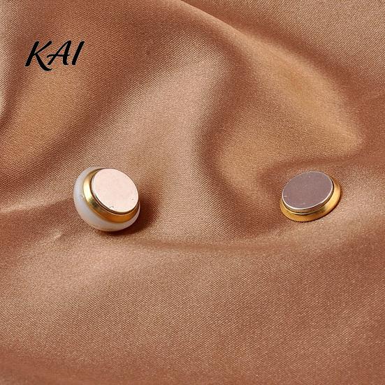 No Sew Safety Button 2Pcs Faux Pearl Magnetic Clothes Button, Fake Cat Eye Stone Brooch Decorative for Shirts Scarf Shawl, Clothing Magnet Portable
