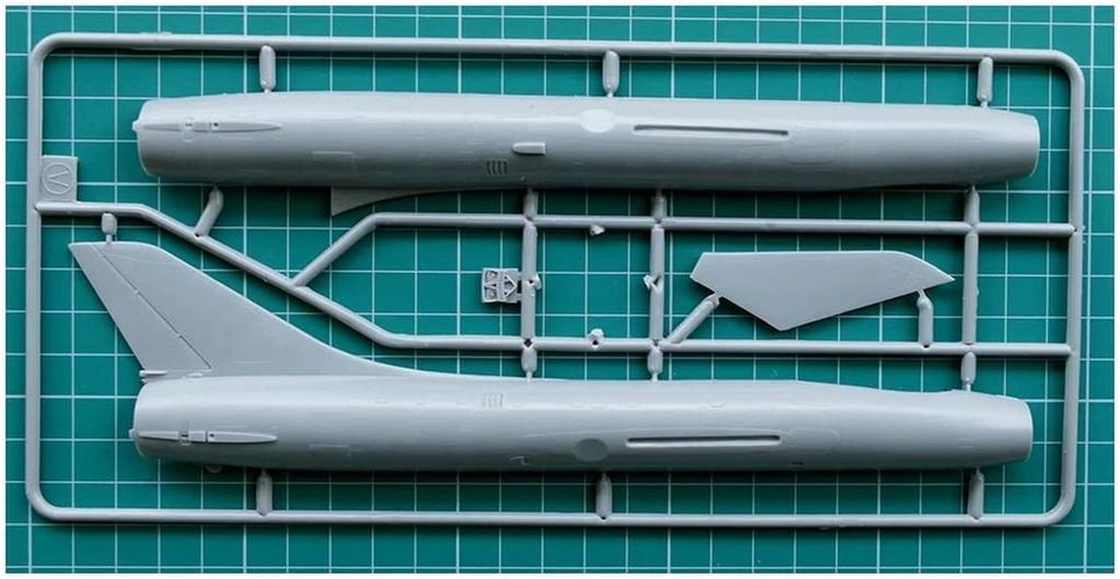 Modelsbit 1/72 Soviet Air Force Sukhoi Su-7B Fitter Fighter-Bomber Plastic Model Kit MVT72006