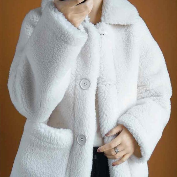 Autumn and Winter Collection of Lambskin Coat for Women Featuring Short Loose and Granular Lambskin Coat with Combination of Sheared and Fur