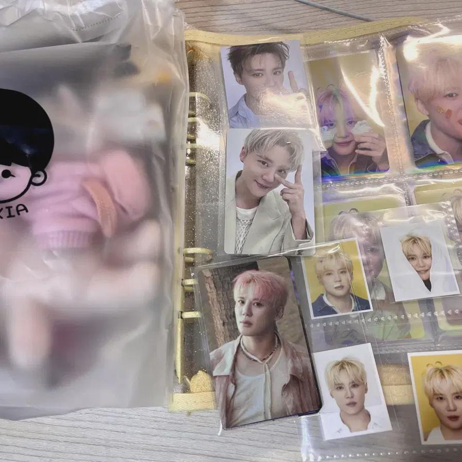 

Individual Available) Kim Jun Jun Shamon Is Foca Season s Greetingsfoca/batch Sale