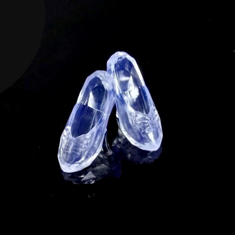 Kampanjesko høyhælte sko Barbie-sko Dukkesko Leketilbehør 1 par gjennomsiktig krystall barbie-dukke Par krystallsko