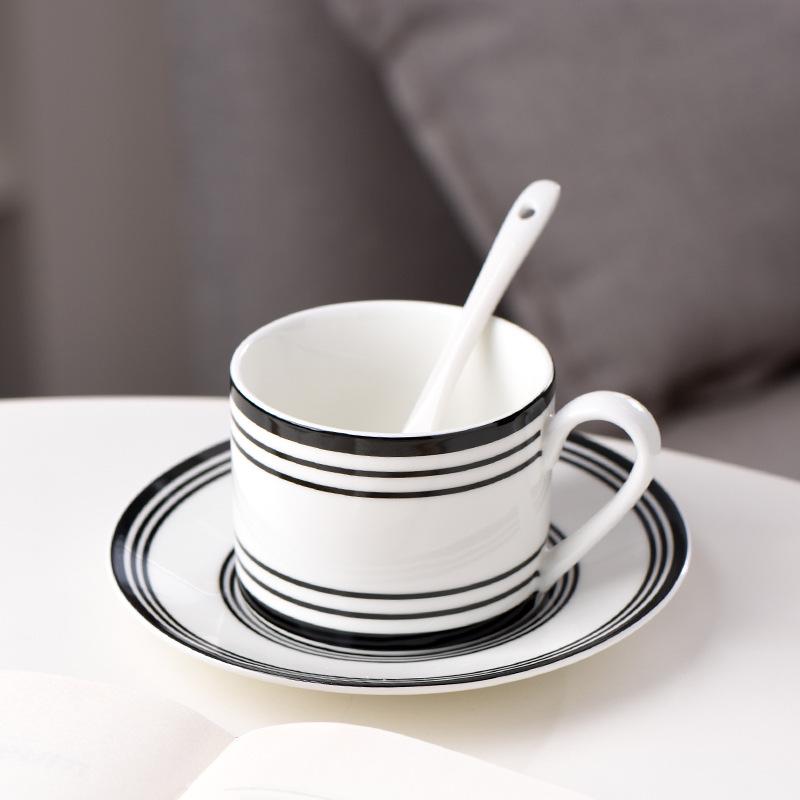 

Керамическая кофейная чашка и блюдце в стиле Хепберн, винтажная полосатая черно-белая в горошек кружка, форма для торта, набор для послеполуденного чая 200ML
