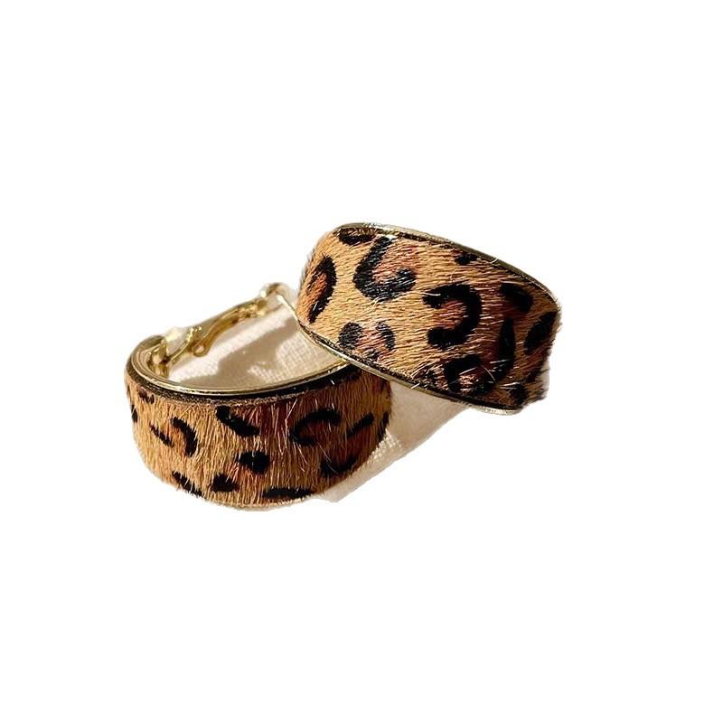 Autumn and winter retro leopard print flocking circle earrings women's European and American advanced sense geometric temperament earrings