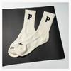 Geschenkbox Socken zum Jahr des Pferdes, Festliche große rote Neujahrssocken, Vier Paar süße Wollsocken als Geschenke