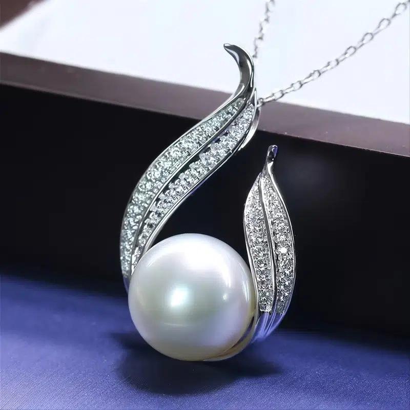 Feather shaped zircon pearl pendant necklace