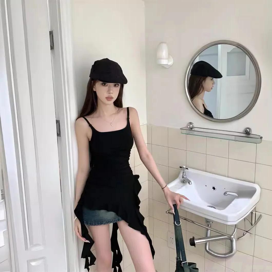 

Женский летний топ-майка с неровной бахромой M