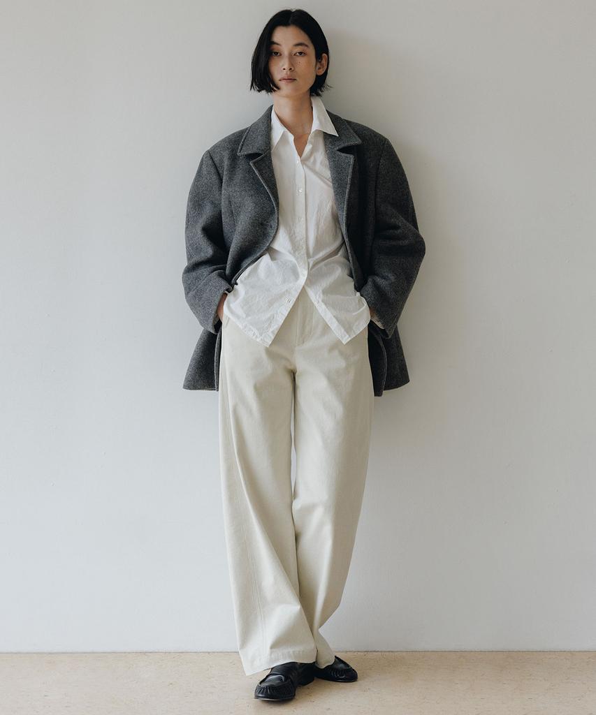 Beullaengkeulumumeon Smooth Corduroy Pants_Ivory