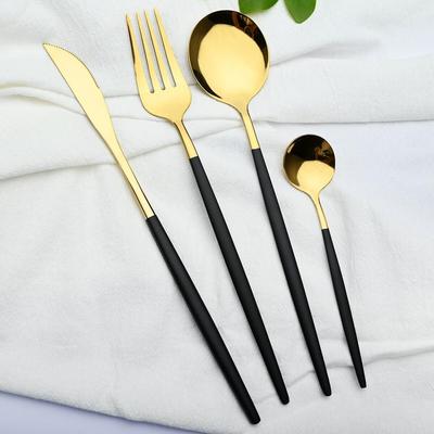 Set di stoviglie colorate occidentali da 4 pezzi Set di posate in acciaio inossidabile Set di stoviglie Coltello Forchetta Cucchiaio da caffè Set di stoviglie da cucina