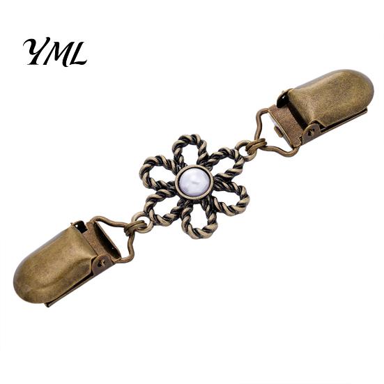 Clothing Fasteners Clip Hollow Flower Cardigan Sweater Clip, Vintage Women with Retro Shawl Brooch Faux Pearl, Cincher for Dress Pants Scarves