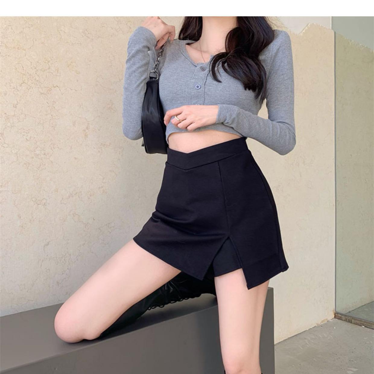 

High-Waisted Black Bodycon Midi Skirt with Slit - Summer 2024 Collection XS чёрный