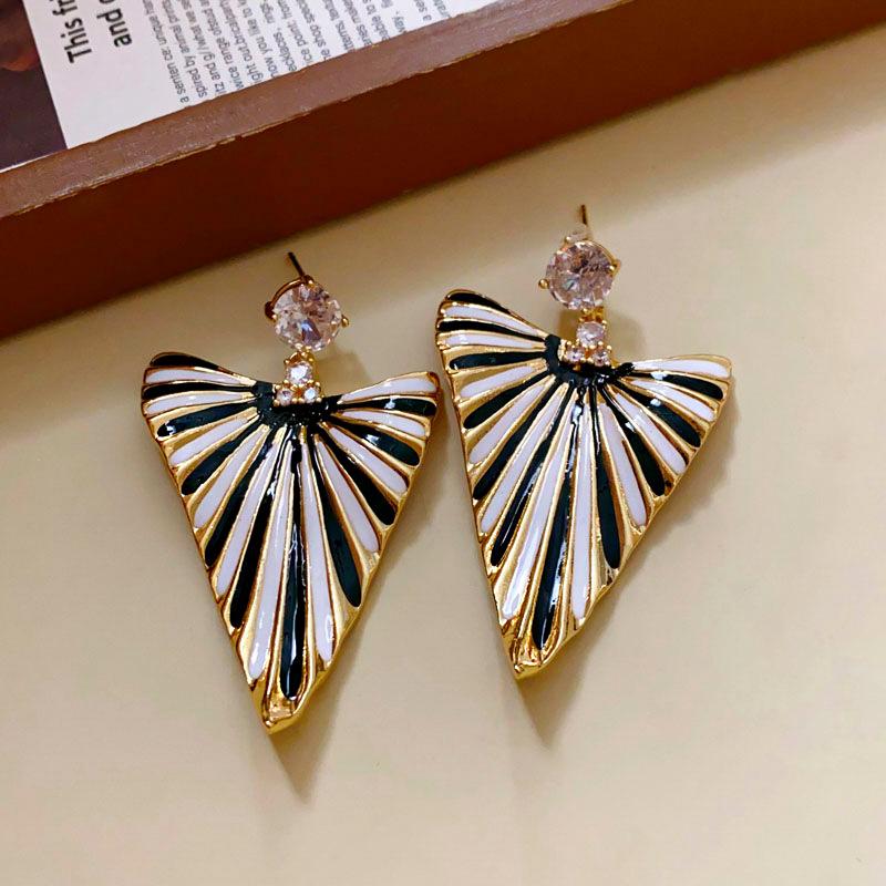

Silver needle dripping oil zircon triangular striped earrings light luxury high-end design earrings court style retro earrings women