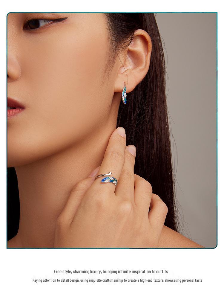 Yin Ziyun Schillerndes Blaues Feder-Ohrring- & Ring-Set: Exotischer ethnischer Stil, S925 Sterlingsilber.