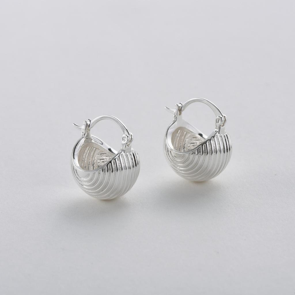 Retro Premium Semi-Round Metal Copper Plated Platinum Ear Buckle Earrings Niche Fashion Commuter Must Enter Simple Earrings
