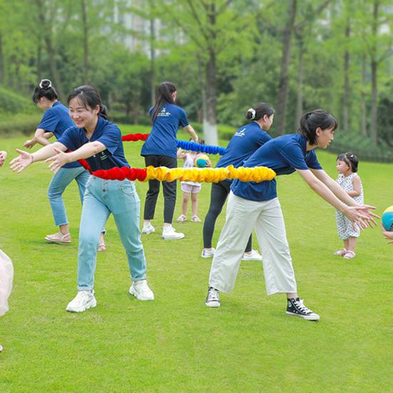 Kinder Outdoor Spielzeug Elastisches Dehnbares Band Regenbogen Kordel Zugseil Spielzeug für Teamspiel Kreatives Interaktives Sportspielzeug für Gleichgewichtskoordination