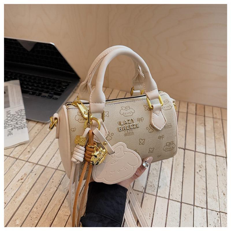 

New fashion versatile spring and summer pillow bag women s niche design portable shoulder messenger bag
