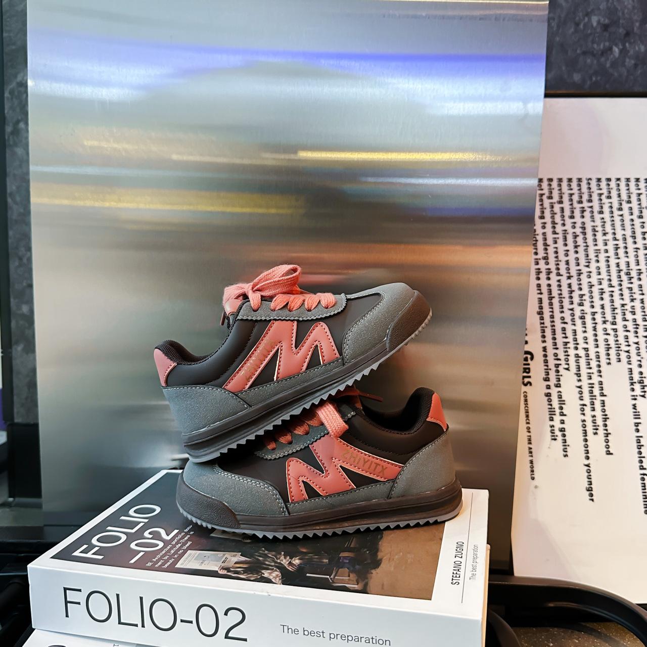 

Girls shoes 2025 new autumn children s sports shoes breathable casual boys Forrest Gump shoes big children soft sole light 30 серый