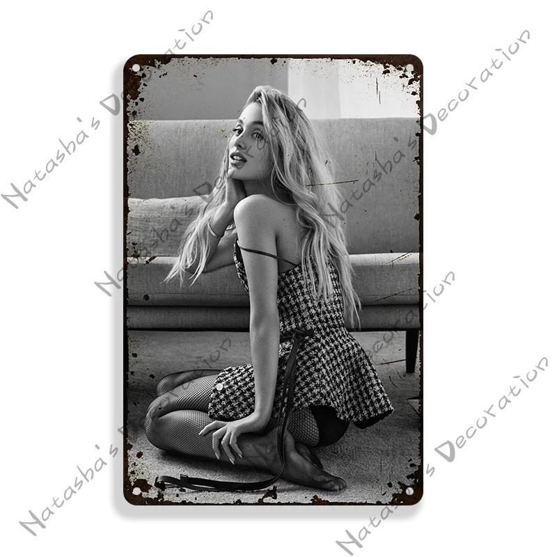 Ariana Grande Metal Signs Music Vintage Poster Rusty Retro Poster Home Man Cave Garage Club Industrial Decoration Metal Plate
