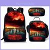 Set de Estuche y Mochila Stranger Things 3 Para Uso Diario Con Material de Nailon
