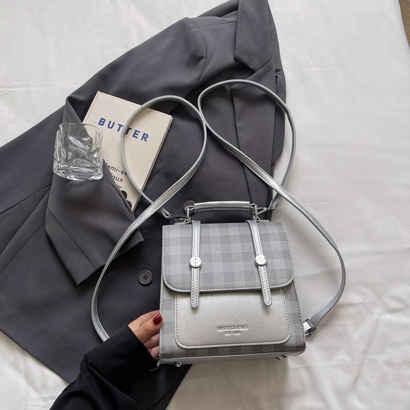 

High value temperament simple backpack 2025 summer new fashion student commuting crossbody portable small square bag