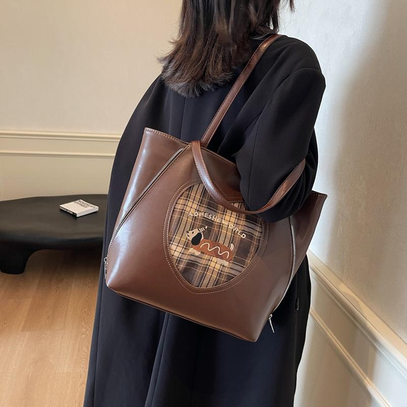 

Retro large-capacity armpit bag autumn and winter women s bag 2025 new commuter tote bag fashion single shoulder double shoulder dual-purpose bag 39*13*30 темно-коричневого