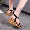 Mode Neuer Stil Mode Runde Zehe Keilabsatz Metallverziert Modische Damen Schuhe Flach Abriebfest Bequeme Lässige Sandalen