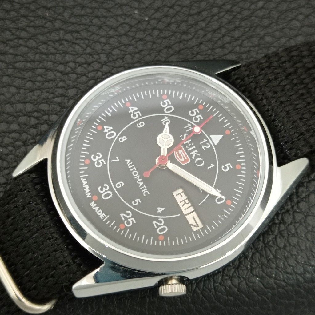 SEIKO 5 AUTOMATIC VINTAGE REFURBISHED JAPAN MENS BLACK DIAL WATCH a445839-1