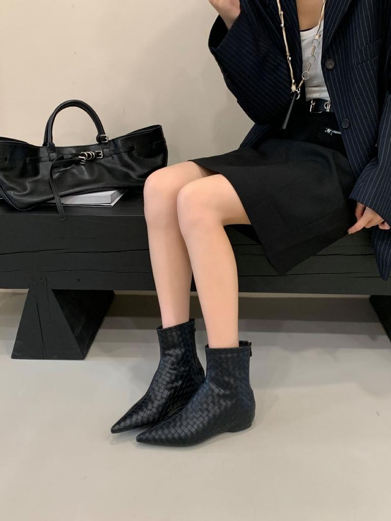 2025 autumn and winter new pointed-toed woven loose sleeve wedge short boots women's inner height-increasing and medium boots