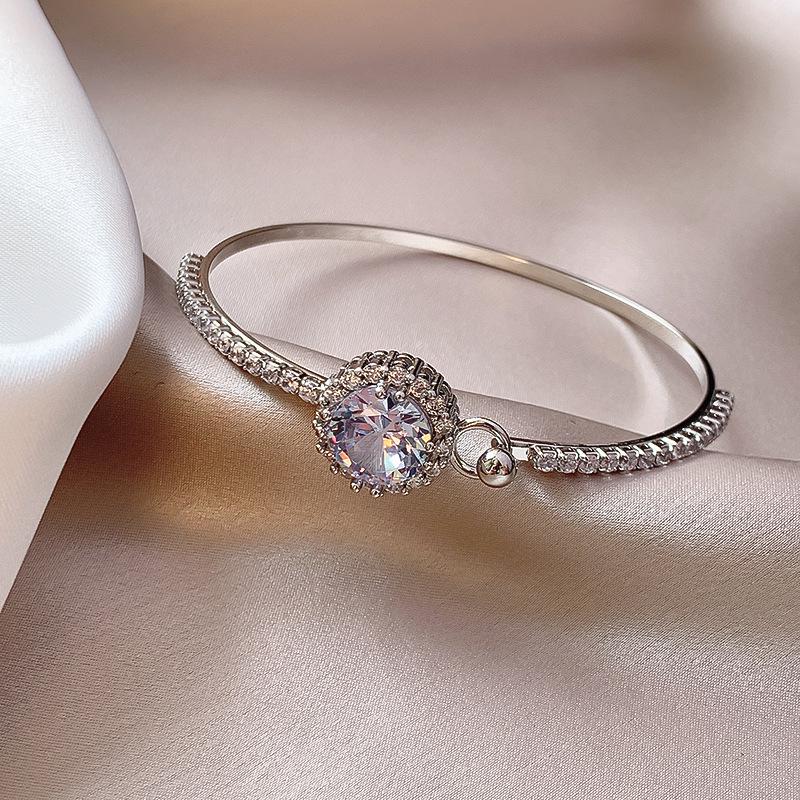 2025 Trendy Pearl Zircon Flower Bow Bracelet: Women's Chic, High-End, Versatile Design