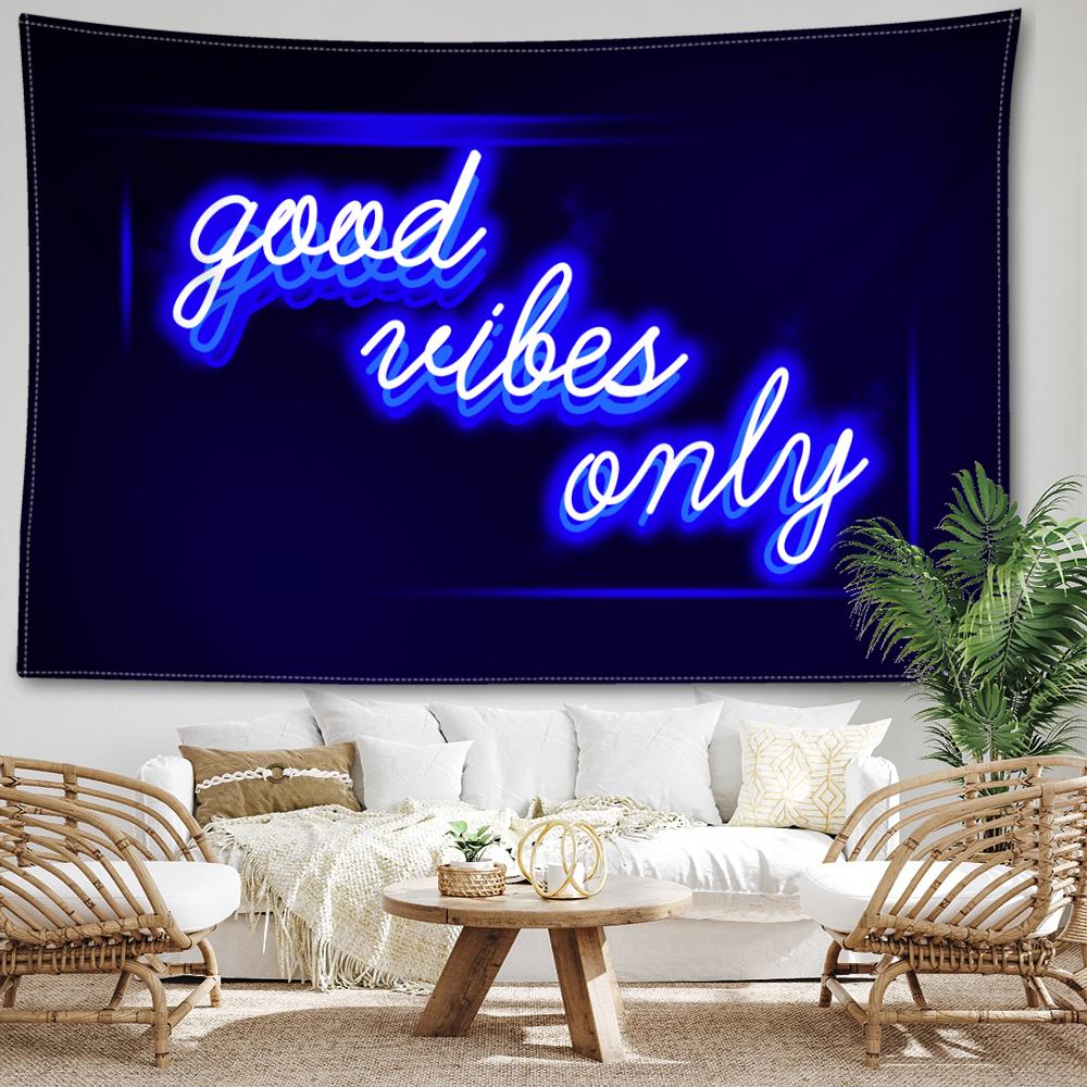 Синий и белый гобелен с буквами — фото 4