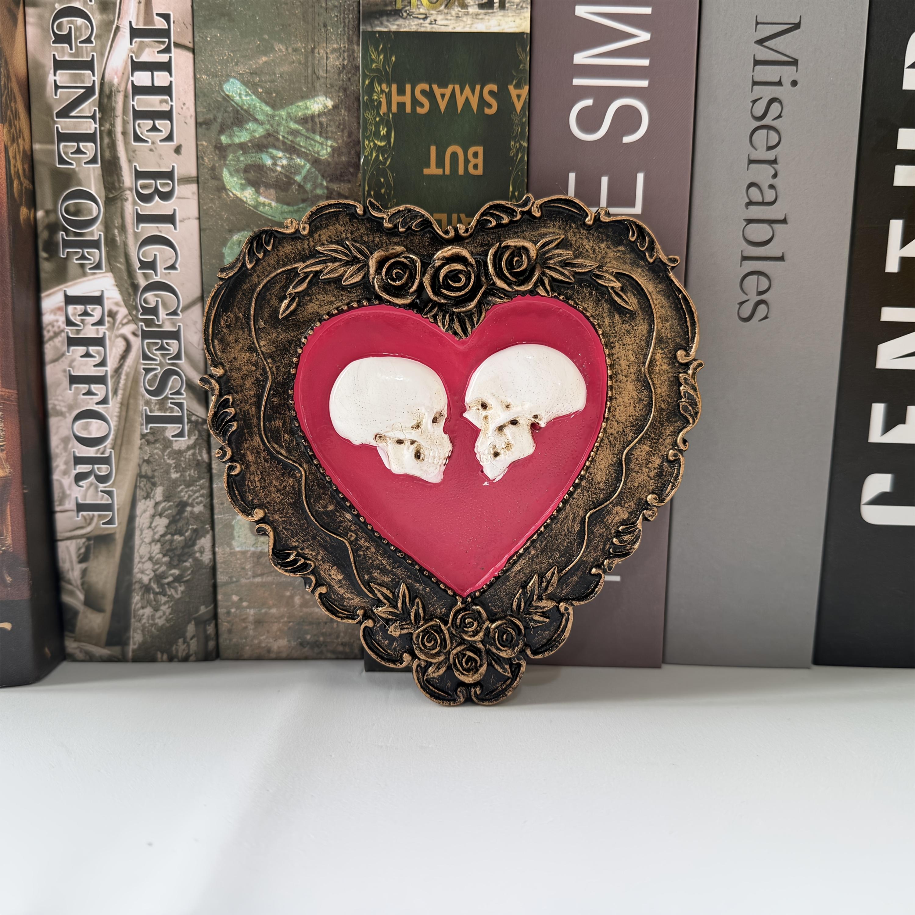 Gothic Heart-shaped Skull Ornament Dark Romantic Resin Decor for Home Gift Gothic Enthusiasts Dark Art Romantic Skull Figurine