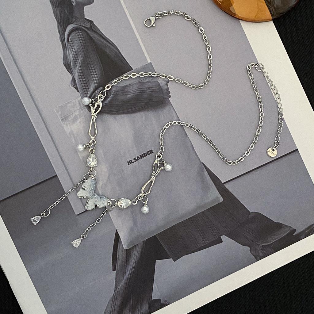 Colar de Borboleta de Cristal com Borla e Pérolas Corrente Premium para Clavícula com Cravação de Diamantes de Luxo Leve Acessórios de Corrente de Pescoço de Nicho de Luxo Leve