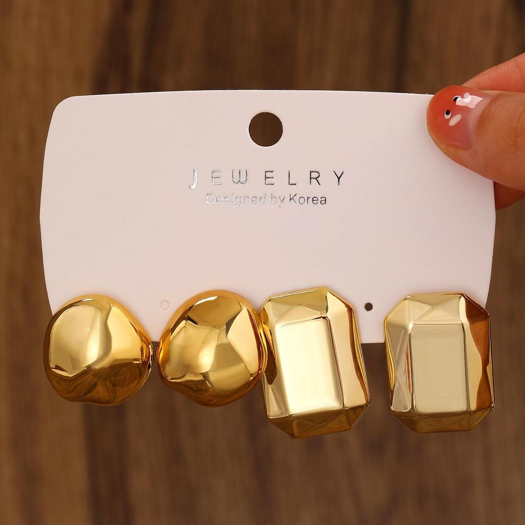 Elegant Geometric Gold Circle Earrings Set - Bold, Creative Design