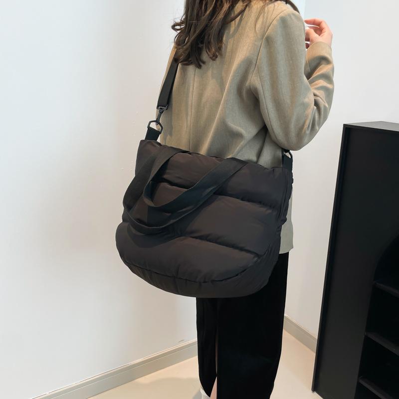 New Large Capacity Autumn and Winter Cloud Fashionable Underarm Space Cotton One Shoulder Crossbody Tote Women's Bag