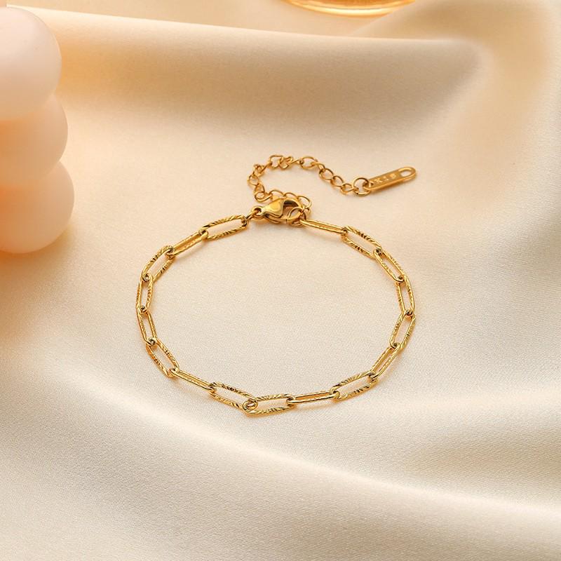 Moda Europeo-Americana Collana a Strati con Catena Piatta a Maglia Serpente a Tre Strati per Donna - Catena Clavicola con Croce in Metallo