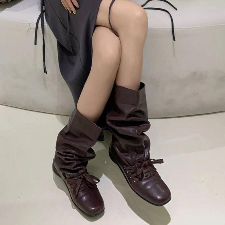 Nischendesign plissierte Stiefel zum Stapeln Damen neue koreanische Version Schnürung dicker Absatz erhöht und dünn mittelhoher Schaft flache Ballerinas
