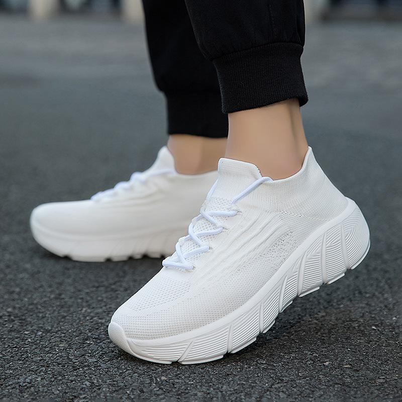 New casual single shoes large size soft sole breathable sports breathable shoes medium and low top socks shoes