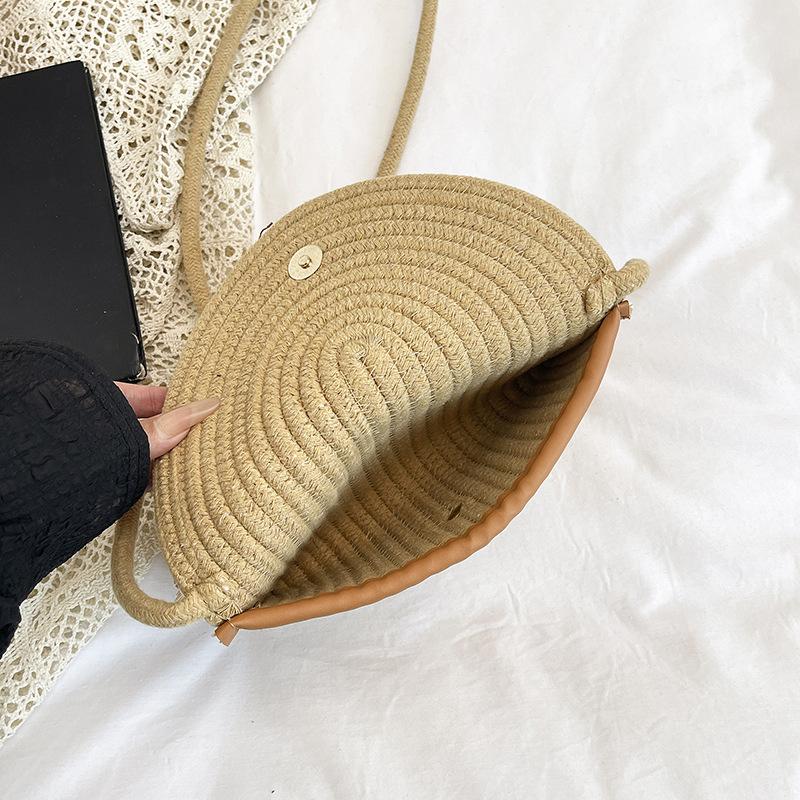 2025 Popular Straw Bag New Seaside Literary Women's Woven Bag Ethnic Style Niche Versatile Fringed Messenger Bag