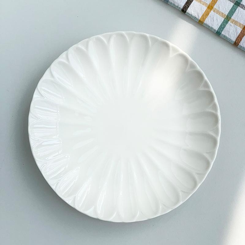 White Ceramic Chrysanthemum Round Plate Nordic New Household 8 Inch Cake Dessert Dishes Underglazed Colour Creative Tableware 8 inches белый