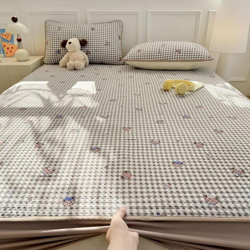 Thickened Quilted Non-Slip Mattress Protector - Single Bed Cover