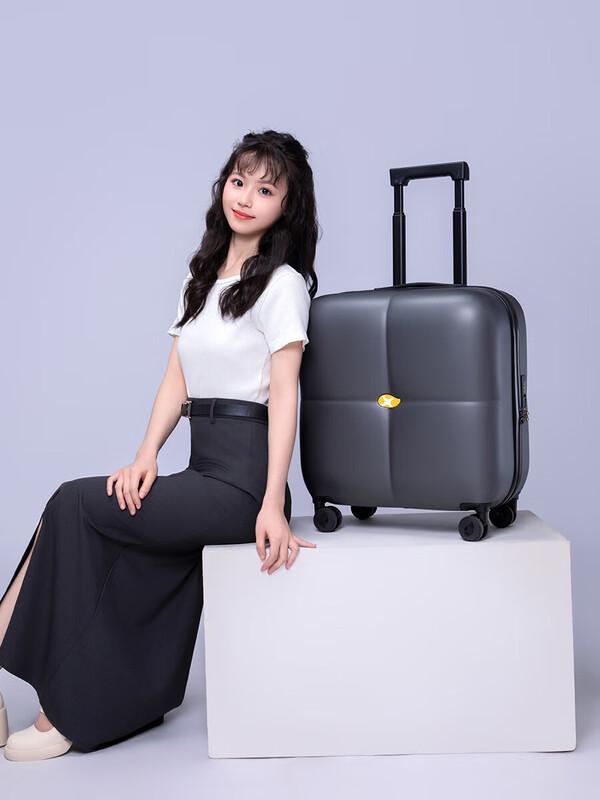MGOB Hardside Spinner Suitcase