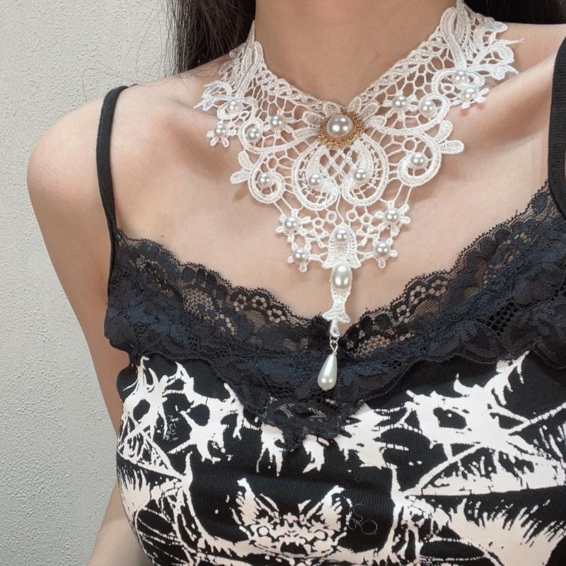 Gothic Lace Clavicle Necklace with Adjustable Clasp for Party Styling, Photo Looks, and Dress-Up Outfit Detail Appeal