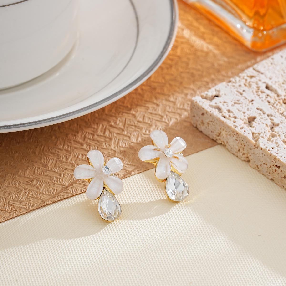 Fashionable European Flower Diamond Stud Earrings for Women - 2025 Autumn Collection золотой