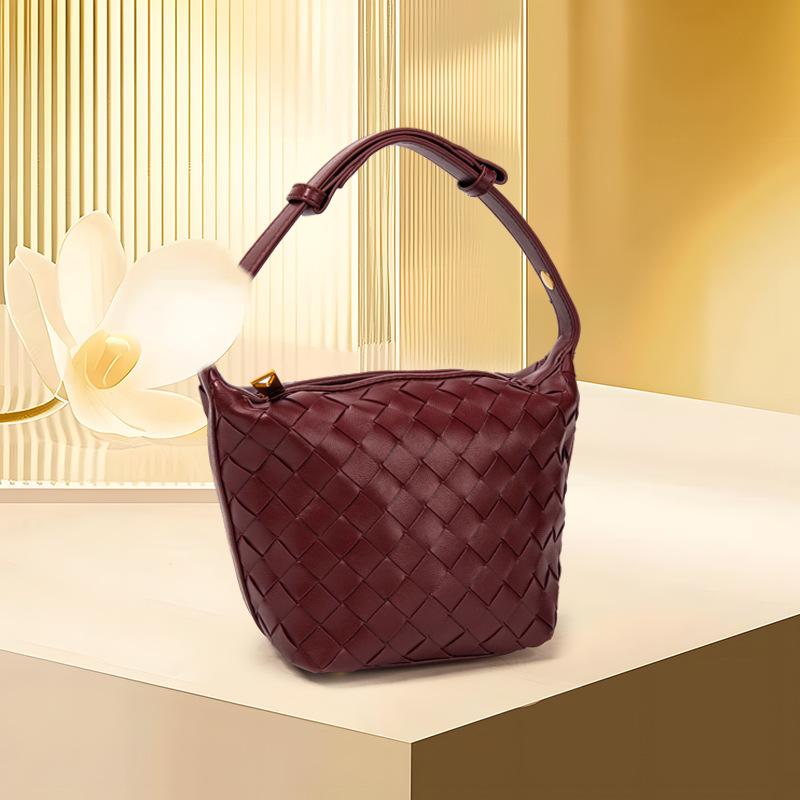 New Trendy Hand-Woven Bags, European And American Fashion Retro Portable Messenger Bags, Simple Bucket Bags, Women'S Bags