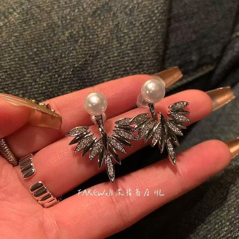 111 silver needle niche design pearl zircon stud earrings, a new trendy two-wear rear-hanging earrings earrings.