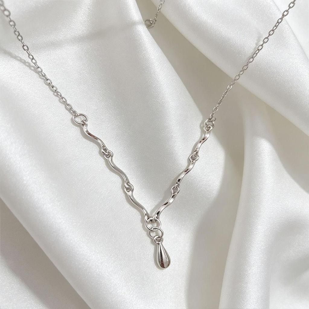 New Silver Wave Water Drop Necklace for Women, French-style Simple Niche, Neutral Daily Commute Versatile Collarbone Chain