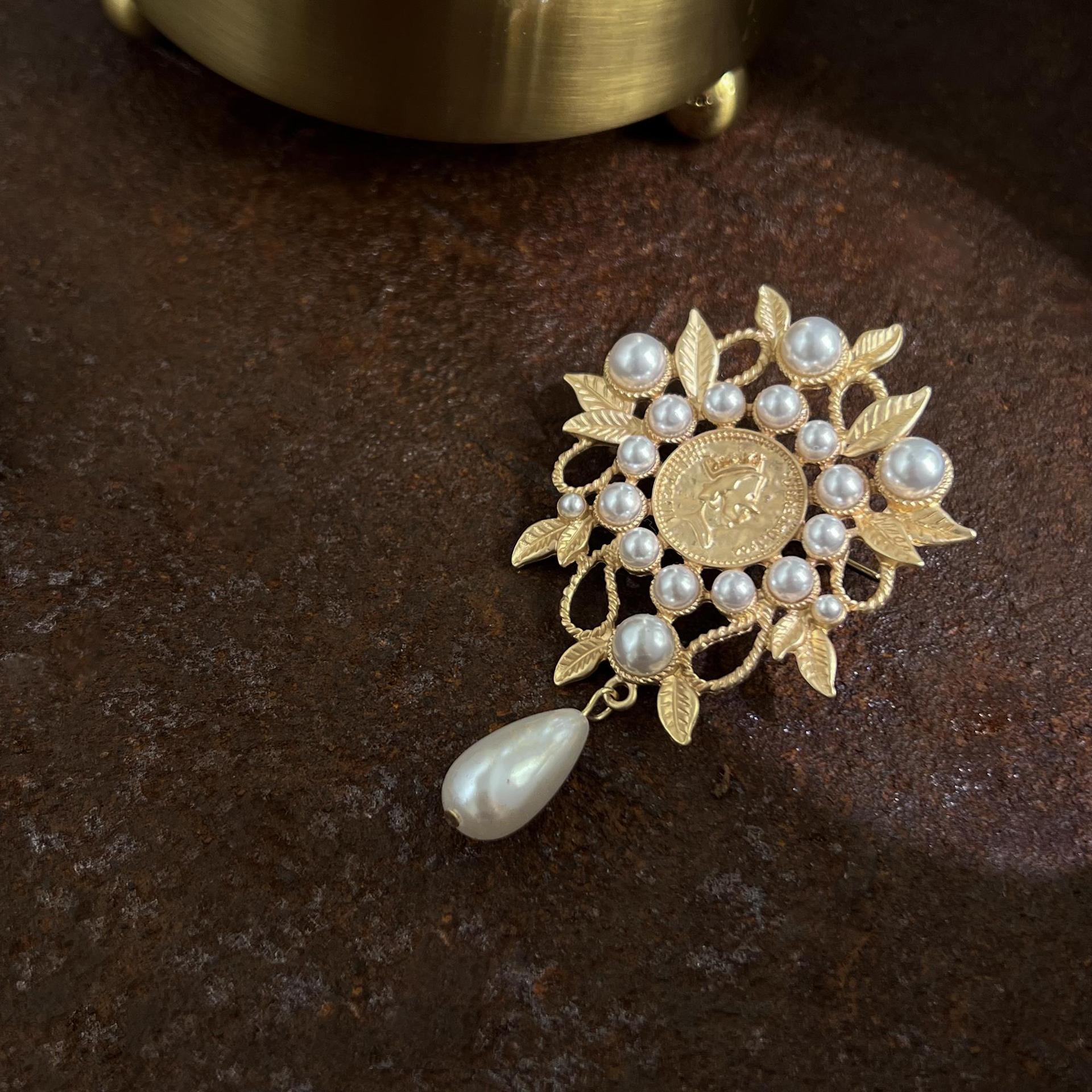 

Бароко Вінтаж Хрест Брошка Голка Середньовічна Мода Класичний Костюм Значок Одягу